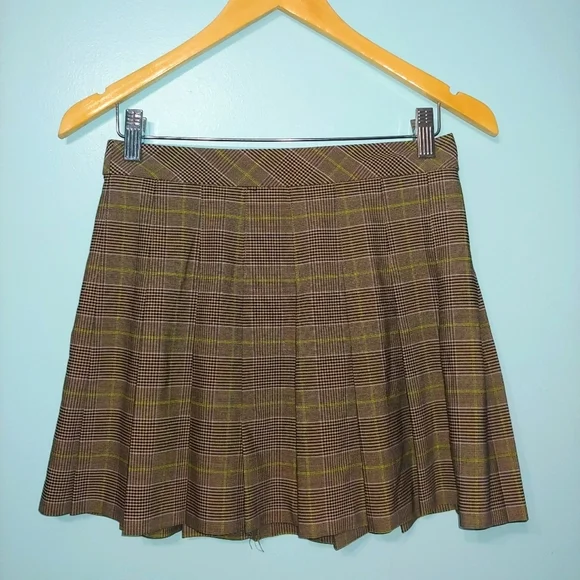 Aritizia Sunday Best "Olive" Mini Skirt  Pleated Plaid Size 2 - Picture 2 of 8